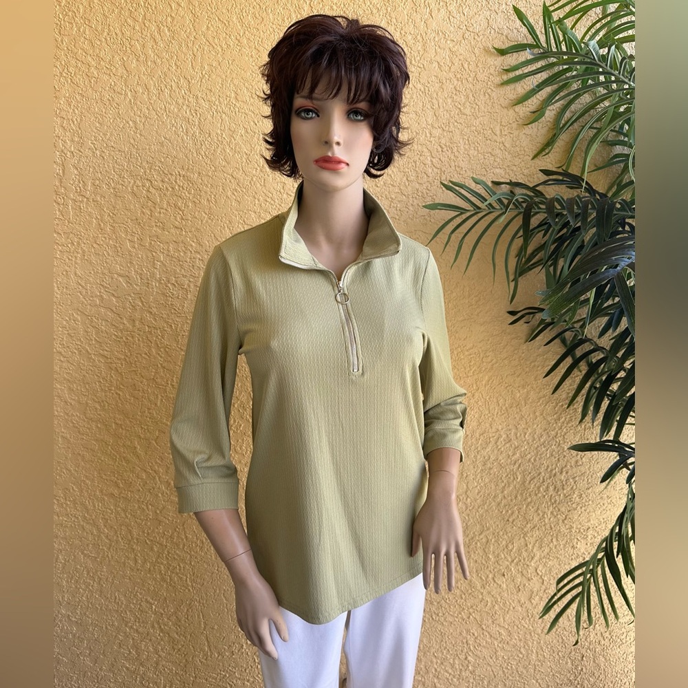 VIVILLI  sage green pullover sporty top